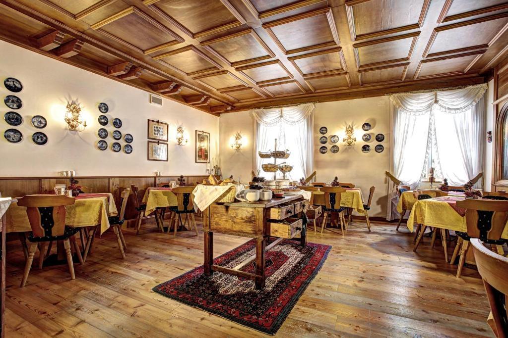 Hotel Regina San Martino Di Castrozza Exterior photo